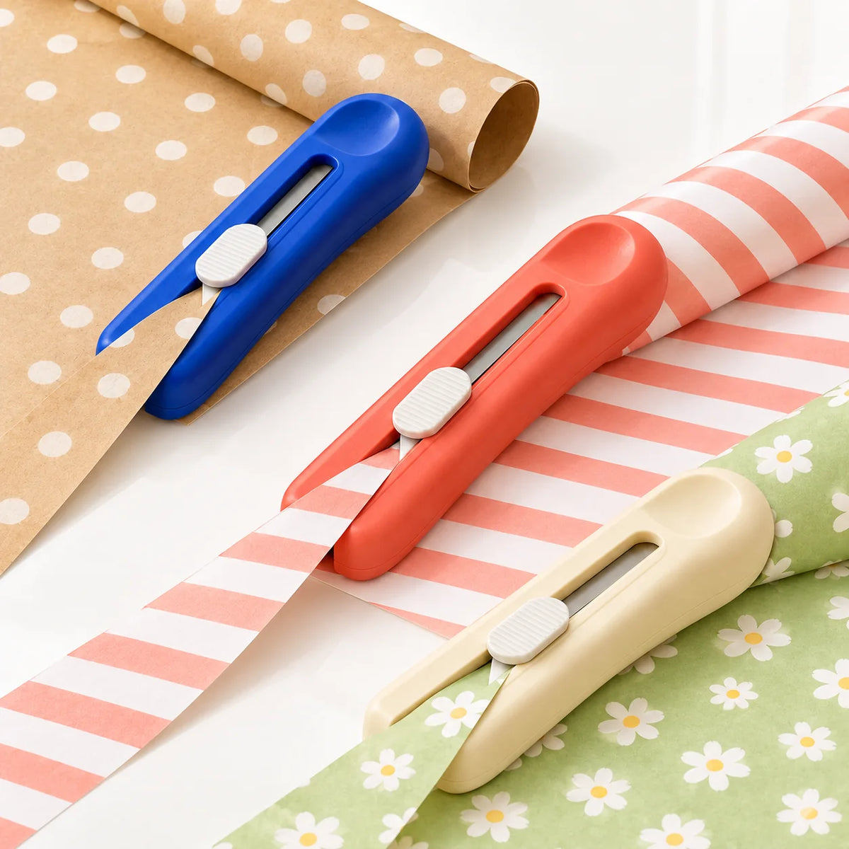 Sliding Wrapping Paper Cutter Set — function